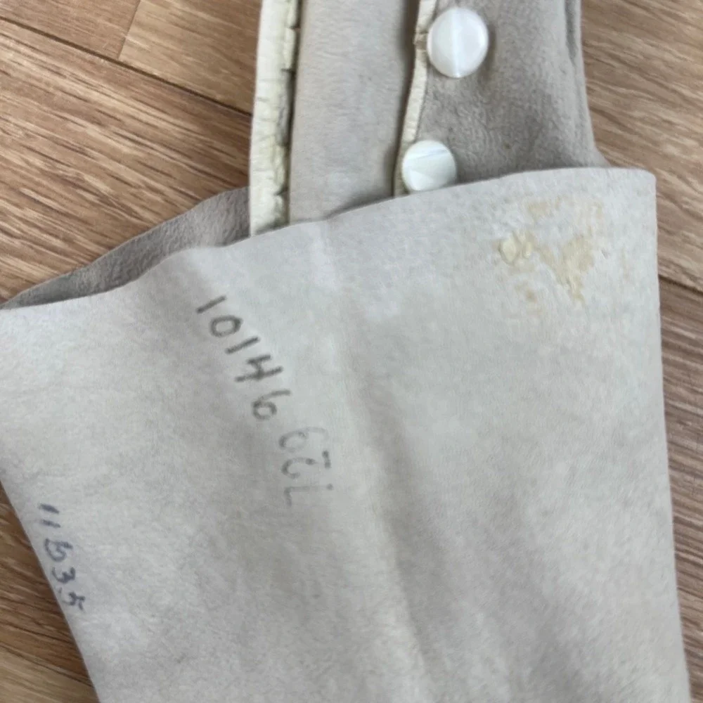 Aris Made in France Cream Suede Opera Length Mousquetaire Gloves Size 6.5